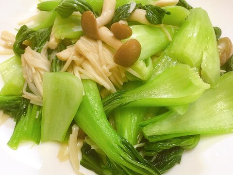 ★シャキシャキ食感★きのことチンゲン菜の炒め物